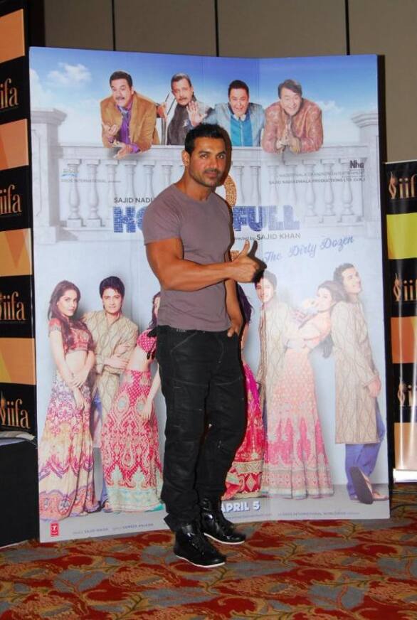 John Abraham along with his 'Housefull 2' co-stars went to cast his vote for the IIFA awards.