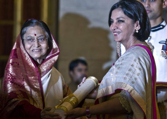  Shabana Azmi receives Padma Bhushan award from Indian President Pratibha Patil. 