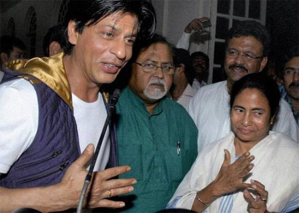 Shah Rukh Khan in Kolkata for an IPL match was spotted with West Bengal Chief Minister Mamata Banerjee.