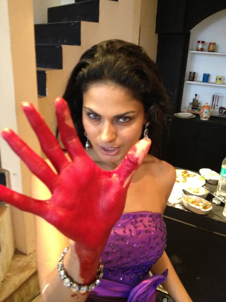 Veena Malik posted this scary pic of hers on Twitter and wrote, 