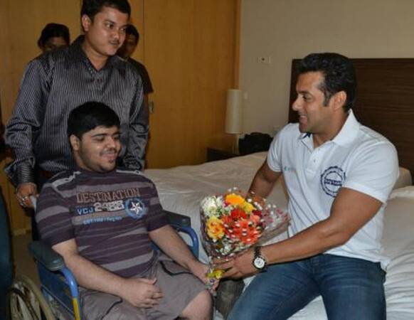 Salman Khan meets two brothers, Vishal and Aman, suffering from Muscular Dystrophy.