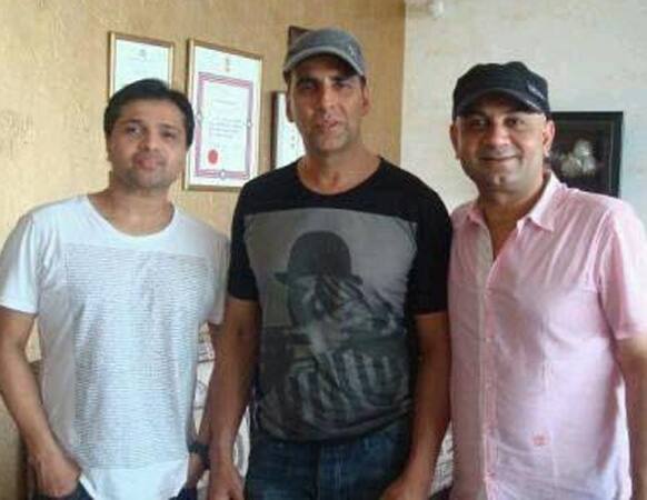 Akshay Kumar and Himesh Reshammiya on the sets of 'Khiladi 786'.