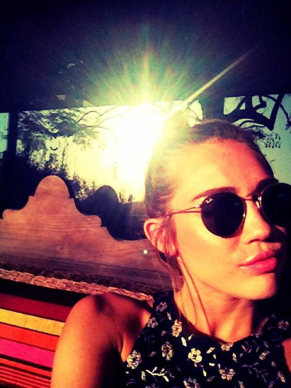 Miley Cyrus posted this pic of hers on Twitter and wrote, 