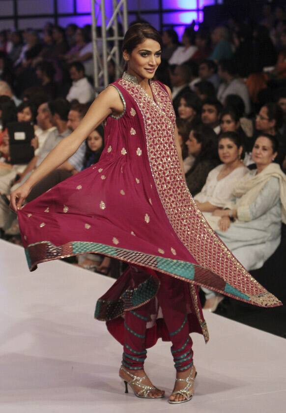 A Pakistani model presents a creation by designer Umar Sayeed , during Fashion Week, in Karachi.