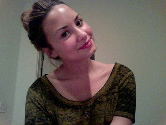 Demi Lovato shares makeup-free shot on Twitter.