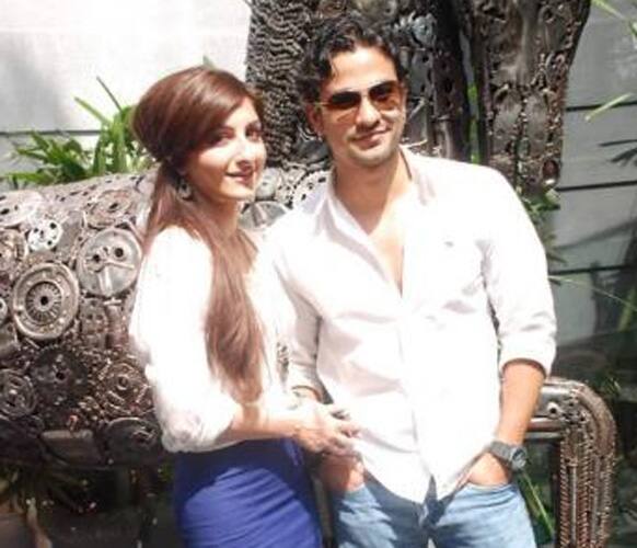 Soha Ali Khan and Kunal Khemu at Monarch office opening.