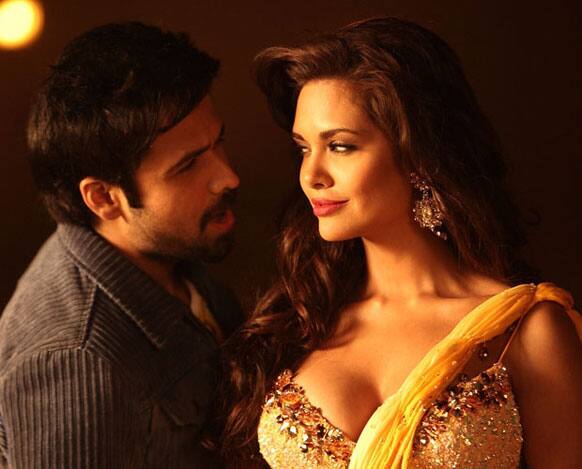 Check out stills of sexy Esha Gupta showing her scorching body in 'Jannat 2'.