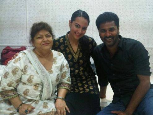 Sonakshi Sinha with Prabhu Deva and Saroj Khan. Image courtesy: 'Rowdy Rathore' fan club on Twitter.