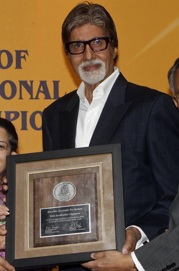 Bollywood Star Amitabh Bachchan receives an award from Rotary International for his contribution to the polio eradication campaign in Mumbai.