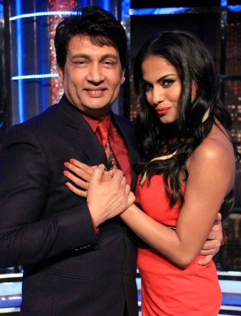 Veena Malik gets naughty with Shekhar Suman on the sets of 'Movers and Shakers'.