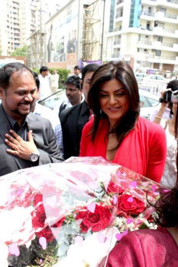 Sushmita Sen at the launch of her Naturals Unisex Salon.