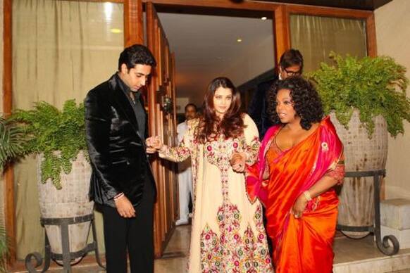 An unseen pic taken during Oprah Winfrey's visit to India in January. Abhishek Bachchan and Oprah are seen helping Aishwarya climb down the stairs!