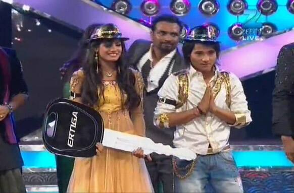 The winner Rajasmita and runner-up Pradeep thank the audience and viewers for their support.