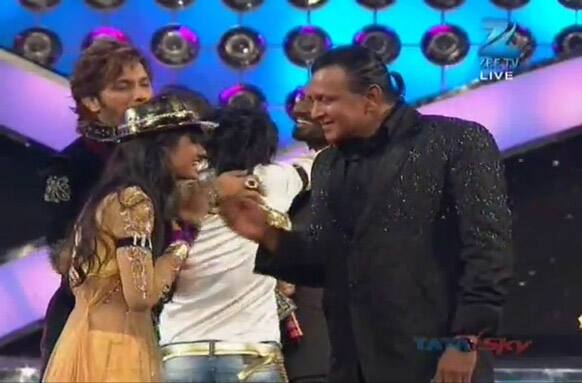 Mithun da congratulates Rajasmita.