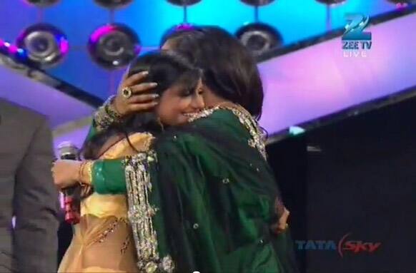 Master geeta hugs her winner contestant Rajasmita Kar.