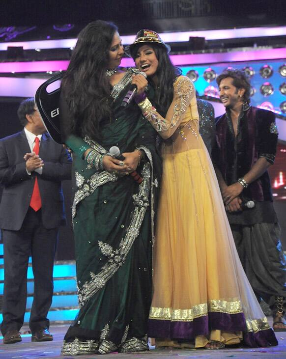 Geeta Maa with her winner contestant Rajasmita Kar.