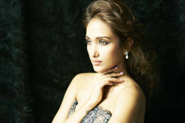 Jiah Khan's new Twitter pic.