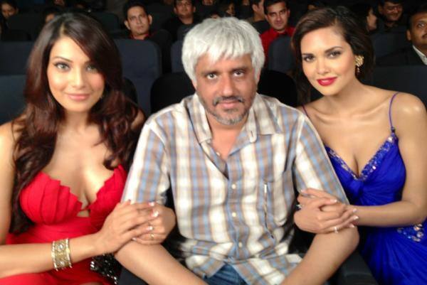 Vikram Bhatt posted this pic of his with Bipasha Basu and Esha Gupta on Twitter.