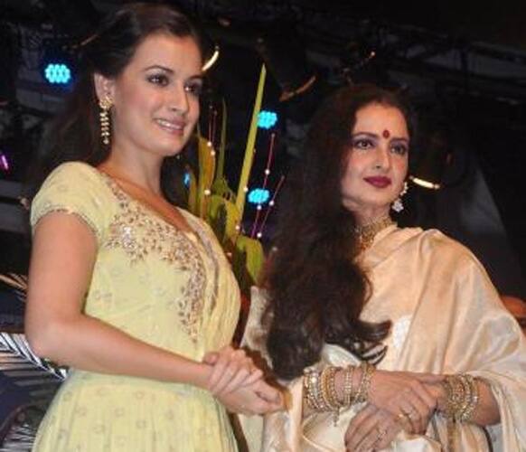 Rekha and Dia Mirza look stunning at Lakshmikant-Pyarelal night.