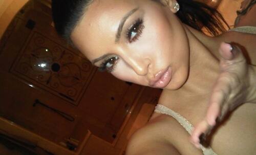 Kim Kardashian blows a kiss!