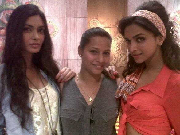 Dianne Penty and Deepika Padukone pose with a choreographer on the sets on 'Cocktail'. 