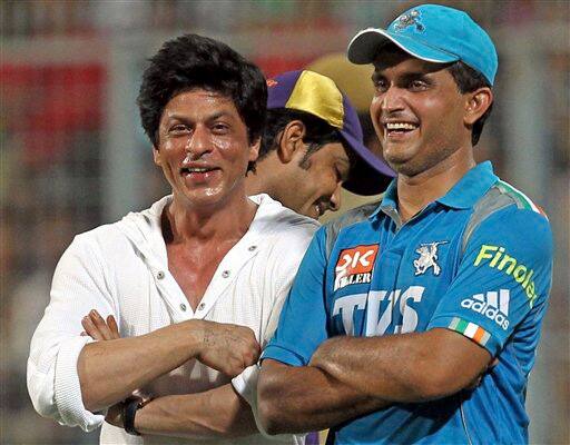 Shah Rukh Khan and Sourav Ganguly display camaraderie at Eden Gardens.