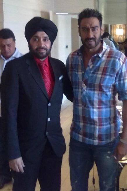 Ajay Devgn snapped with his fan in between shooting of 'Son of Sardaar'.