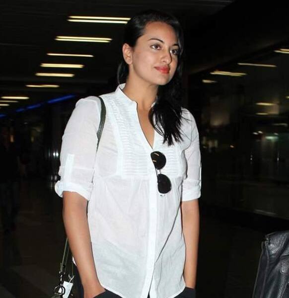 Sonakshi Sinha spotted at the Mumbai Airport.