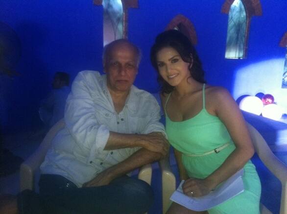 Sunny Leone and Mahesh Bhatt on the sets of 'Jism 2'. 