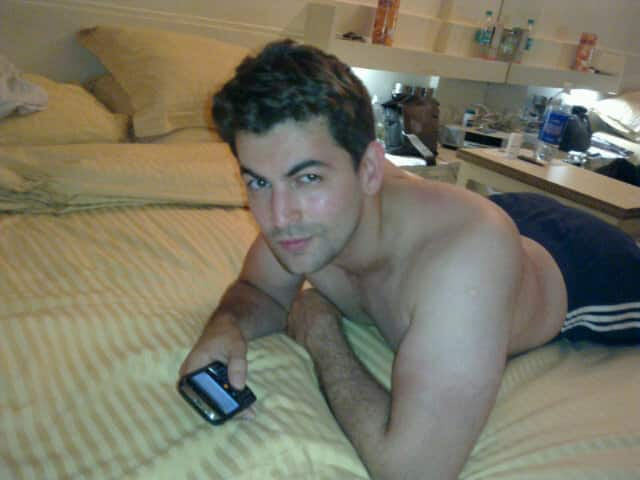 Neil Nitin Mukesh posted this shirtless pic of his on Twitter!!!