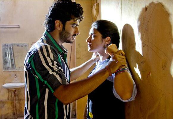 Ishaqzaades Arjun and Parineeti get kinda cosy!