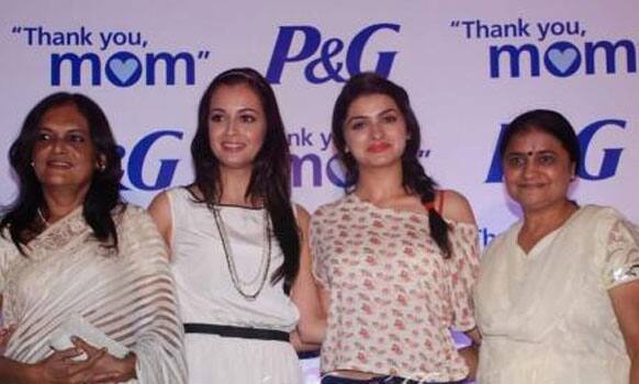 Dia Mirza, Prachi Desai and their moms at P & G Mother's Day event.