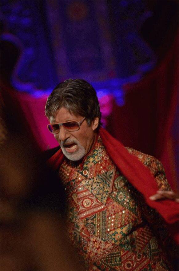 Amitabh Bachchan shoots for an item song in 'Bol Bachchan'.