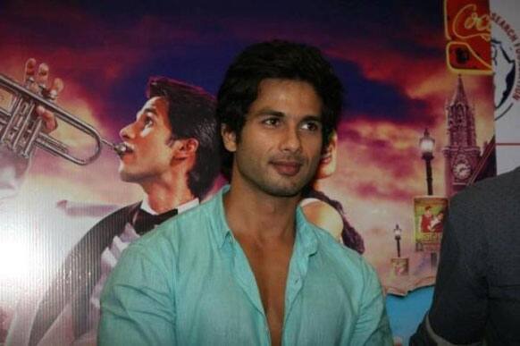 Shahid Kapoor promotes 'Teri Meri Kahaani' at a radio station.