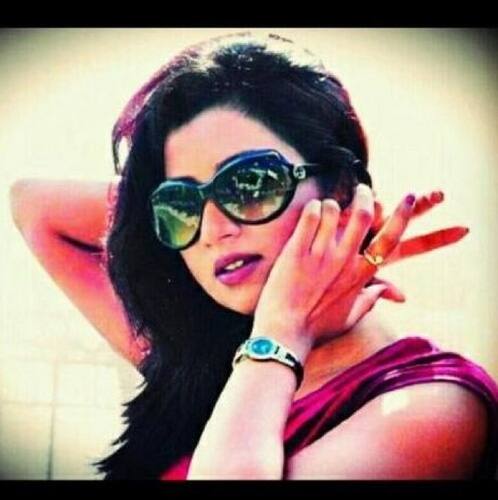 Shreya Ghoshal's latest Twitter display pic.