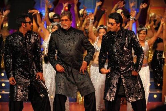 Ajay Devgn, Amitabh Bachchan and Abhishek Bachchan in a dance sequence for 'Bol Bachchan'.