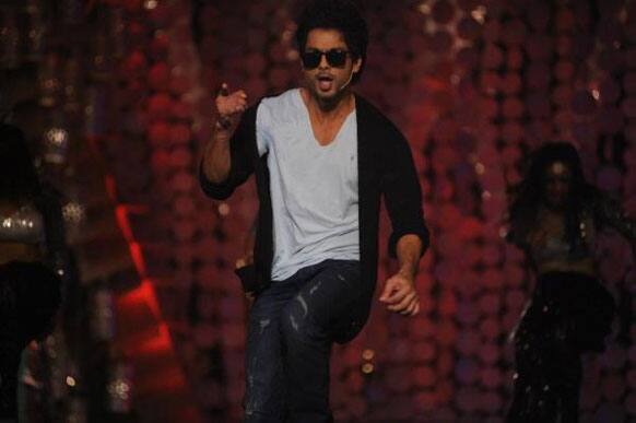 Shahid Kapoor performs at a media event.