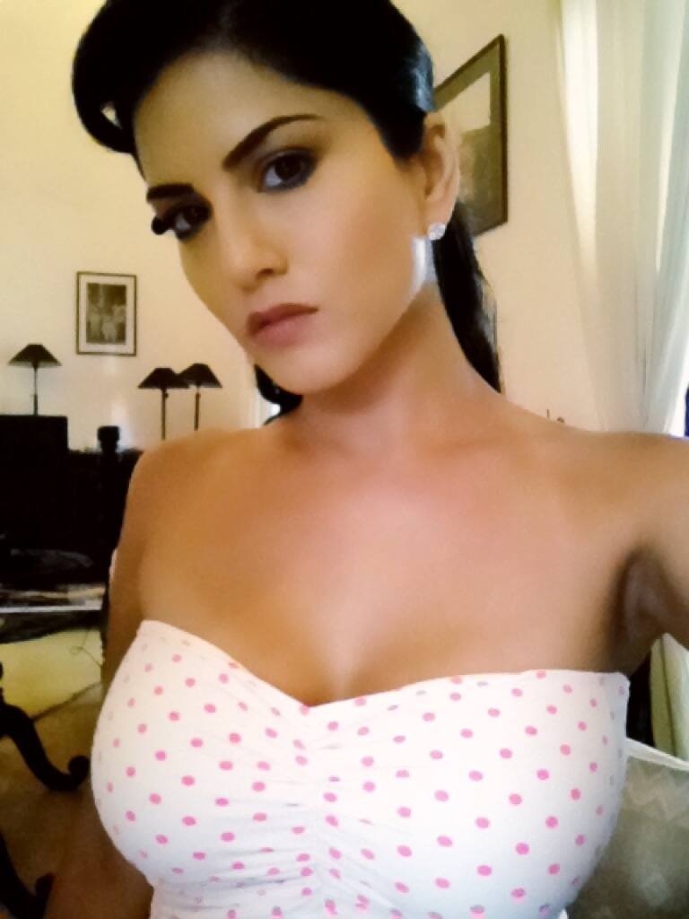 Sunny Leone's new Twitter pic.