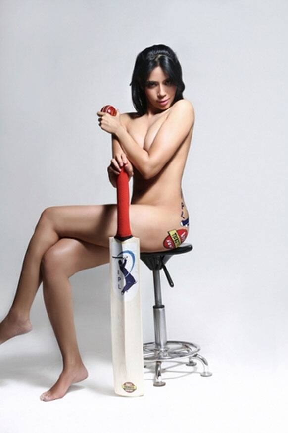 Rozlyn Khan's latest Twiiter picture. The lady stripped recently to boost the morale of the runner up team at IPL, Chennai Super Kings. 