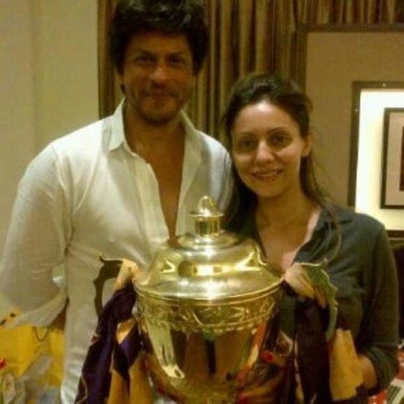 Shah Rukh Khan and wife Gauri pose with the IPL 2012 trophy. Shah Rukh's team, Kolkata Knight Riders, won the IPL this year.