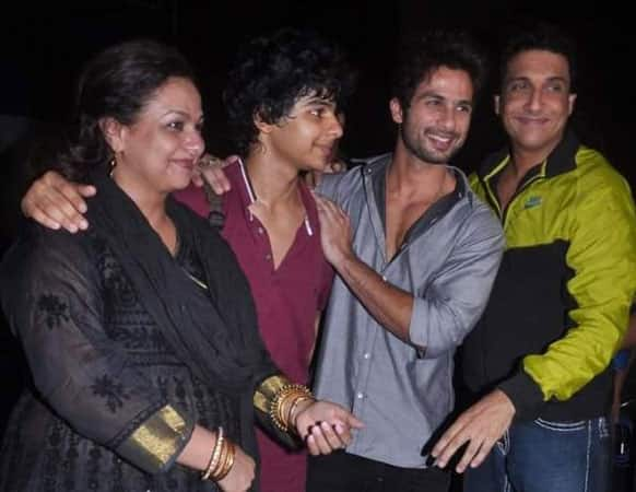 Shahid Kapoor with brother Ishaan, mother, and Shiamak Davar at the Summer Funk Event, Mumbai.