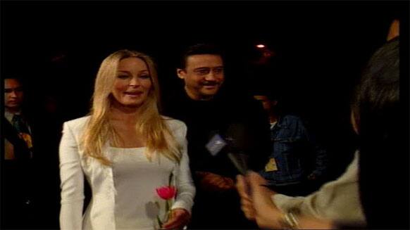 Former Bond girl, Bo Derek was accompanied by Jackie Shroff at the IIFA 2001 awards. 