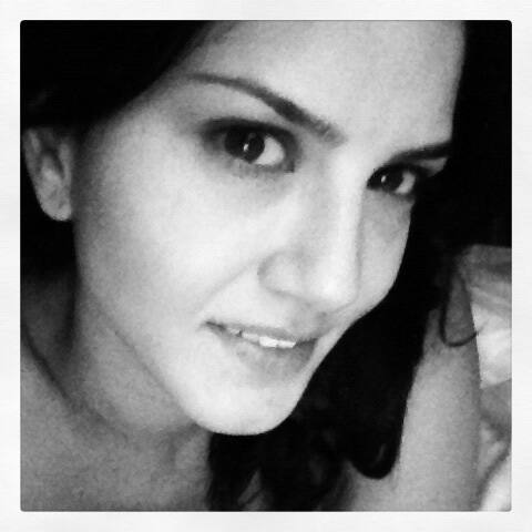 Sunny Leone posted this pic of hers sans make up on Twitter.