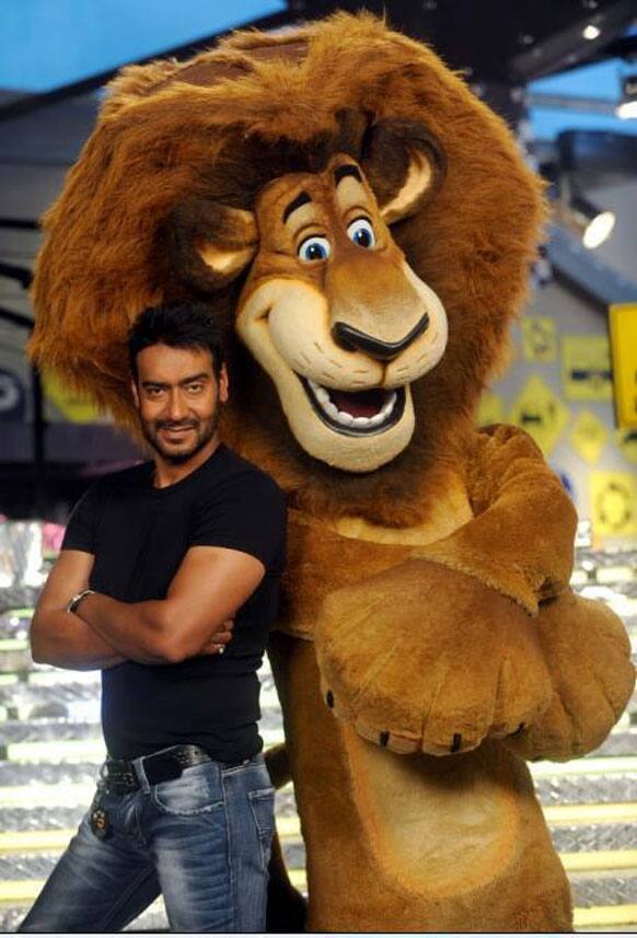 Alex the lion from the Madagaskar series, met Ajay Devgn on the sets of 'Sons of Sardar'.