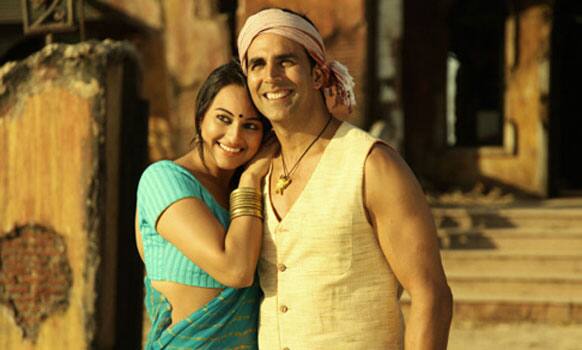 Sonakshi Sinha and Akshay Kumar on the sets of 'Joker' in a picture tweeted by director Shirish Kunder.