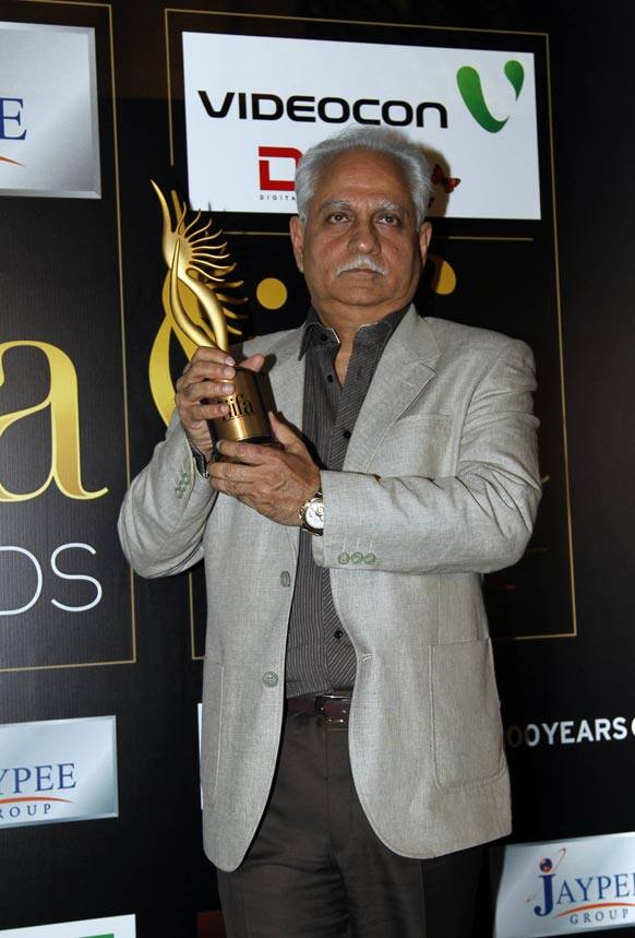 Winner of the of the Life Achievement Award, Bollywood Director Ramesh Sippy poses with his award at the Jaypee International Indian Film Academy (IIFA) awards.