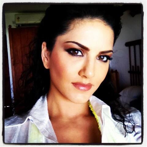 Sunny Leone's new Twitter profile pic.