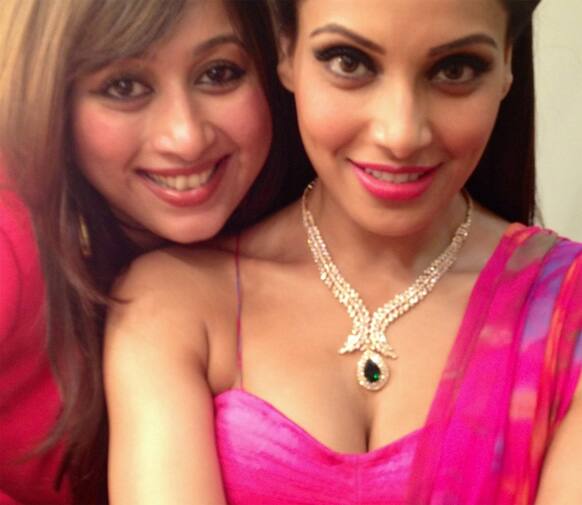 Bipasha Basu posted this pic of hers on Twitter and wrote, 