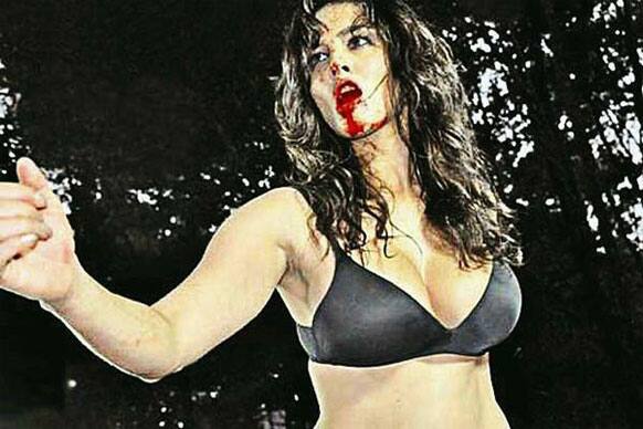 A look at Sunny Leone in Jism2.