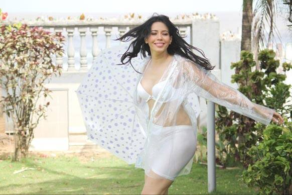 Rozlyn Khan is certainly making the most of the social media for publicity.